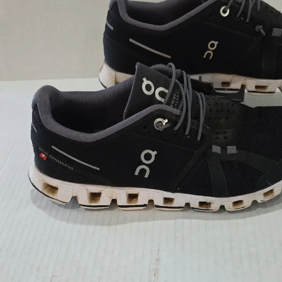 On Cloud 5 Running Women's Black and White Sneakers Size 9 - Picture 4 of 10